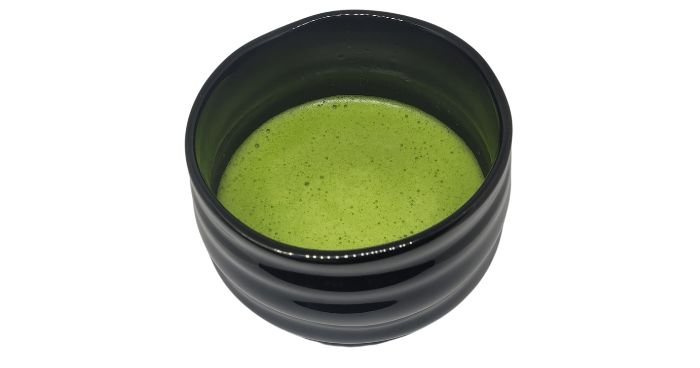 matcha without milk in a chawan